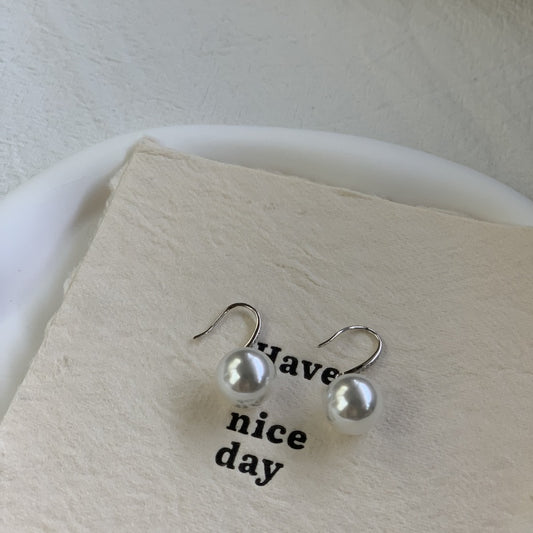 12mm のシュワロフスキーパールのフレンチスタッドピアス(両耳用)