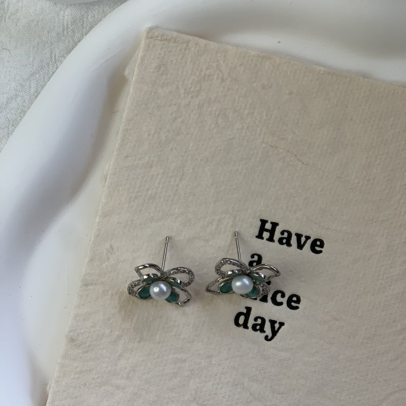 5.5mm/5-6mm グリーンフラワーまんじゅうパールイヤリング(両耳用)