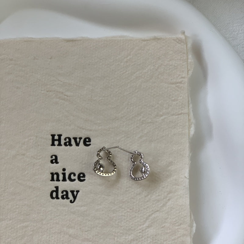 5mm ヒョウタンまんじゅうパールピアス(両耳用)